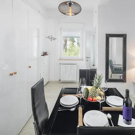 Apartment Aida *