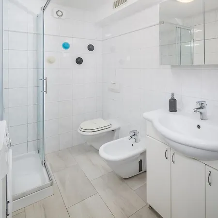 Apartment Aida *
