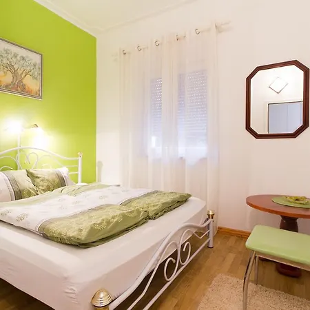 Apartment Aida *