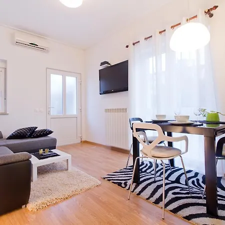 Apartment Aida *